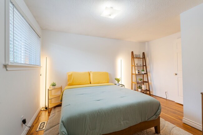 Building Photo - 7414 SE Ogden St