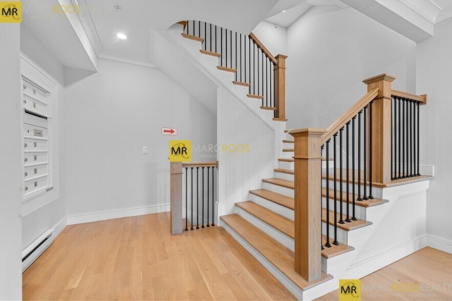 Building Photo - 529 Newbury St