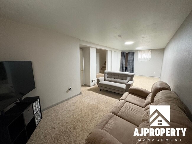 Building Photo - 809 E Presentation St