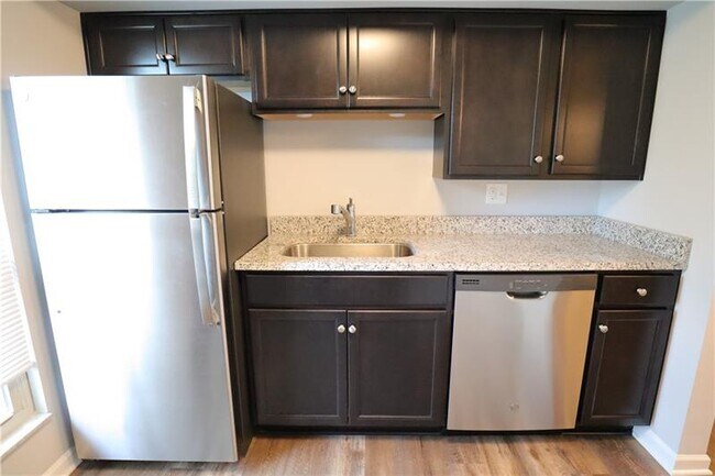Building Photo - 604 Carriage Hill Dr