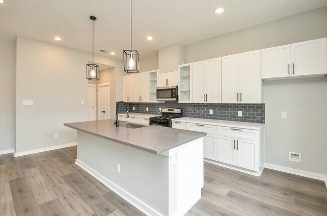 Building Photo - 6708 Parker Grv Ln