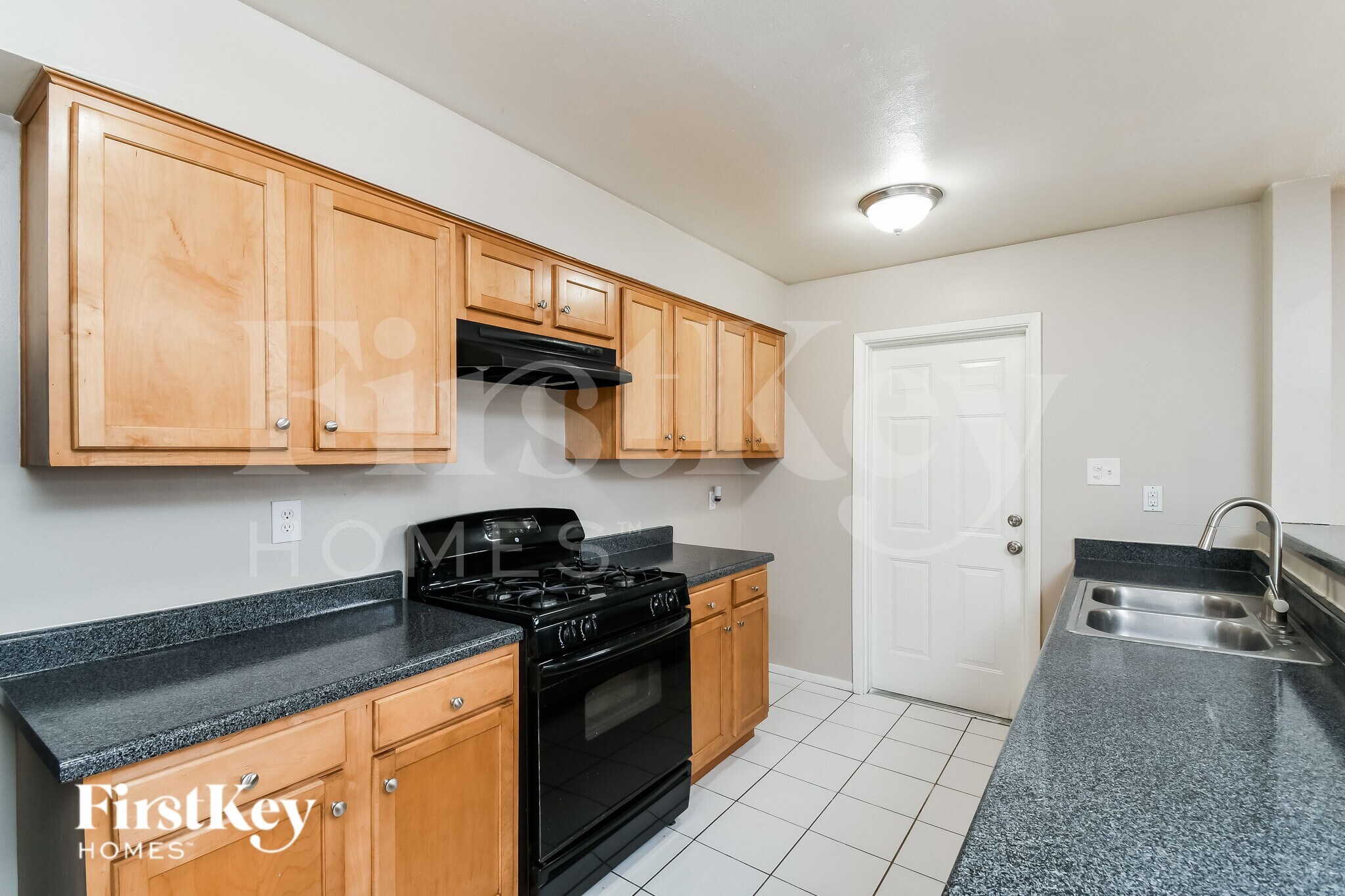 Building Photo - 940 E Loma Vista Dr