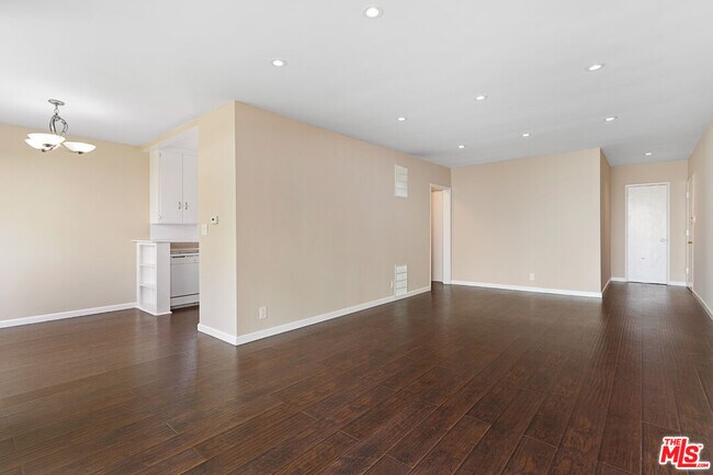 Building Photo - 5961 Chula Vista Way