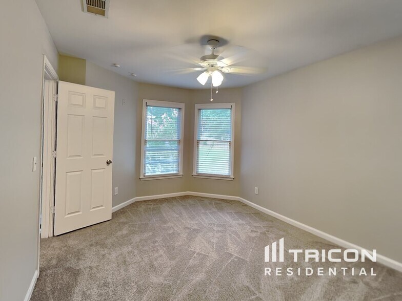 Building Photo - 305 Horseshoe Bend