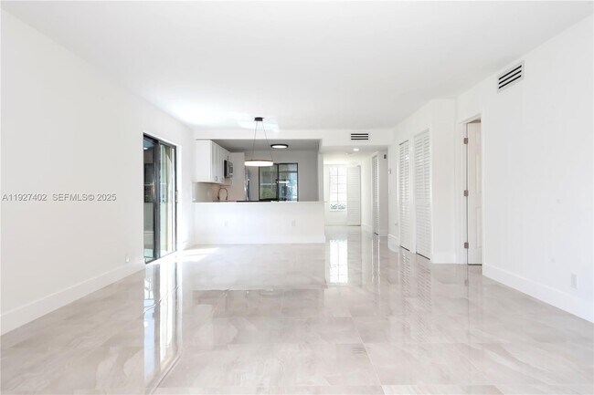 Building Photo - 16461 Blatt Blvd