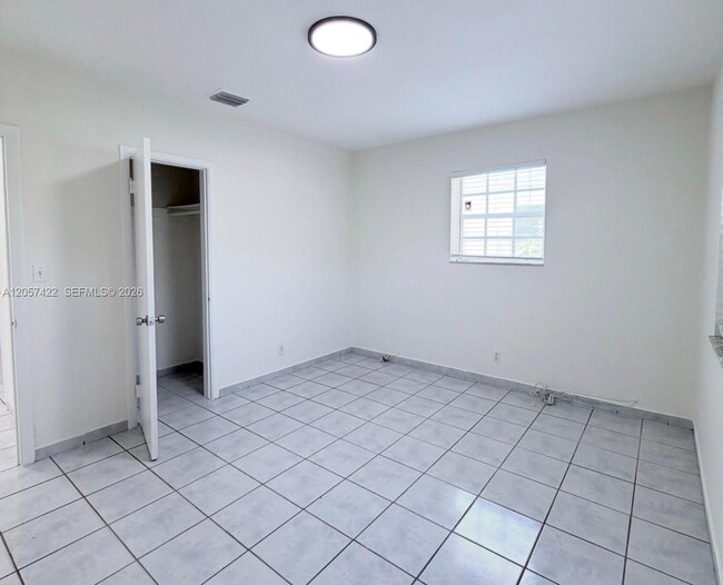 Building Photo - 16921 SW 94th Ave