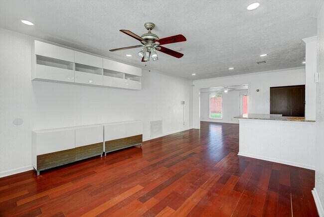 Building Photo - 116 Tarpon Ave