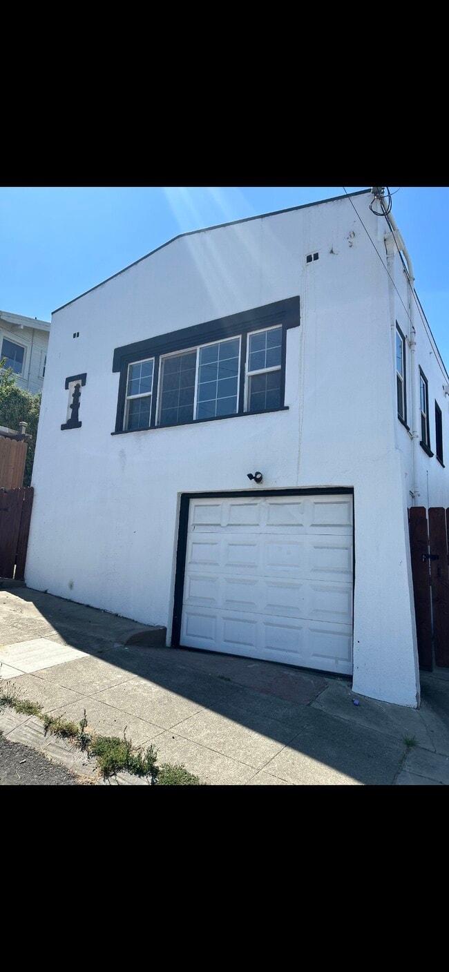 Building Photo - 1409 E 24th St