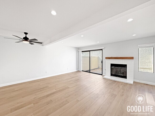 Building Photo - Stunning 2B/2.5BA Condo in Carlsbad For Lease!