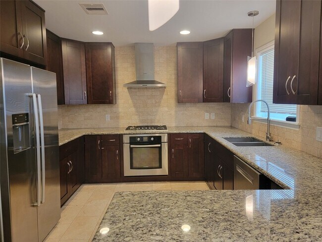Building Photo - 1007 Blue Willow Dr