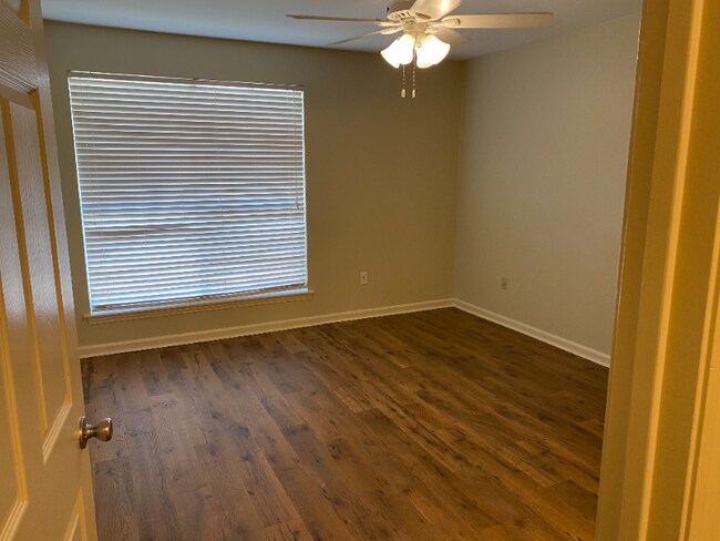 Building Photo - 7651 Bles Ave