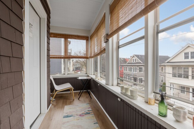 Building Photo - HUGE THREE BED IN SOMERVILLE!!!!!!!!