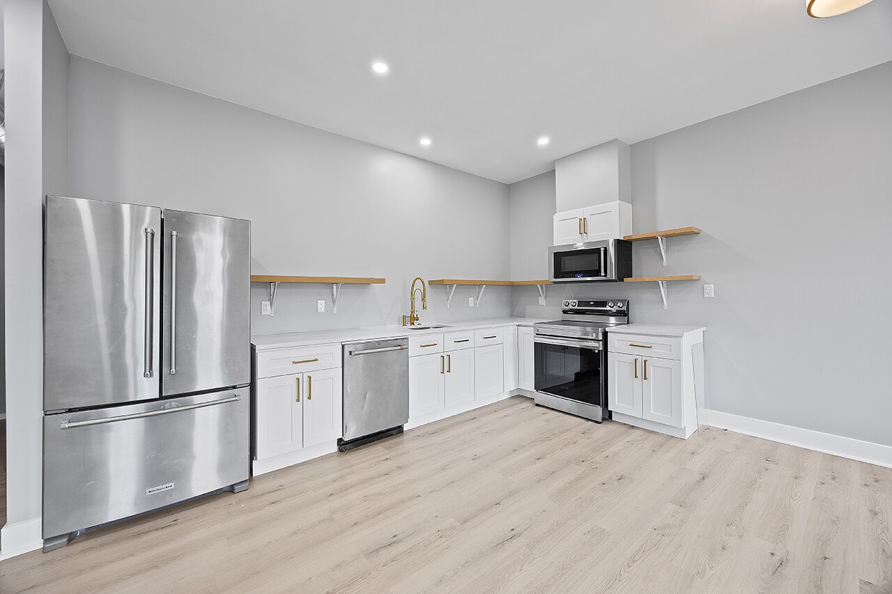 Building Photo - 1109 E Carson St