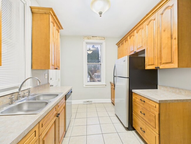 Building Photo - 3 Bedroom Single Family Home on Delaware St.