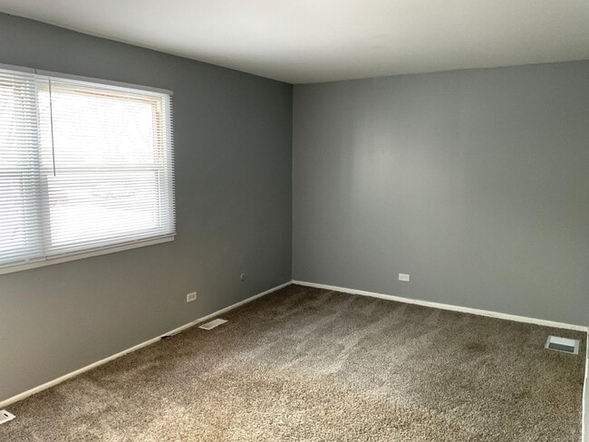 Building Photo - 1387 S Glen Cir