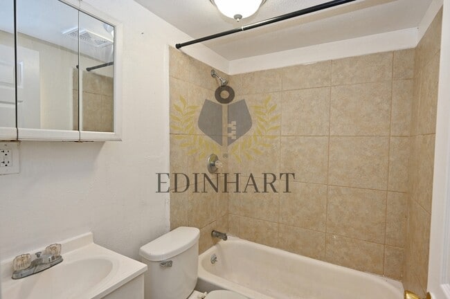 Building Photo - 3643 E Dwight Way
