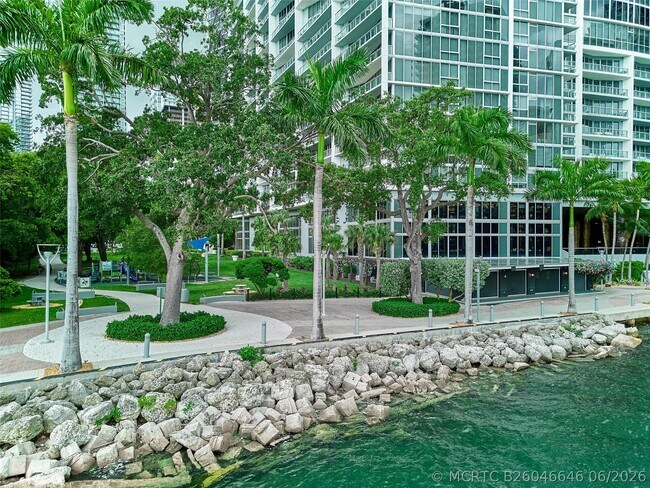 Building Photo - 495 Brickell Ave