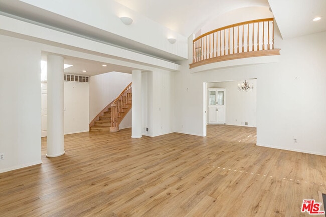 Building Photo - 158 S Anita Ave