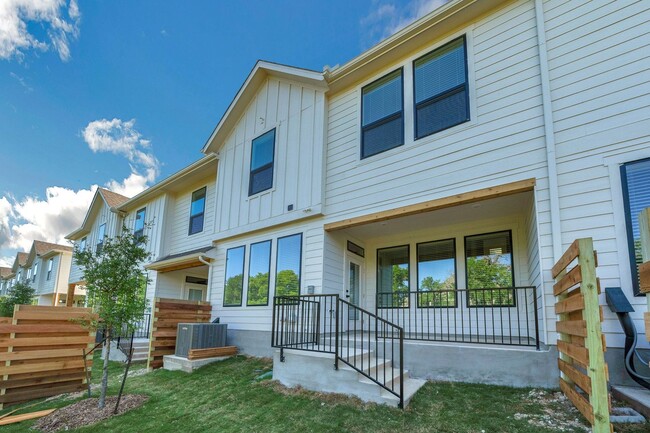 Building Photo - 13608 Giovannis Gdn
