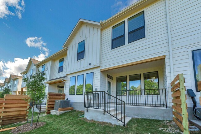Building Photo - Luxury Townhome for Rent!!! The Florence Floor Plan! JULY SPECIAL! ? Get 2 Weeks FREE Rent when y...