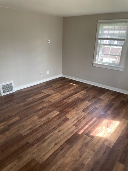 Building Photo - 1609 Green Bay St