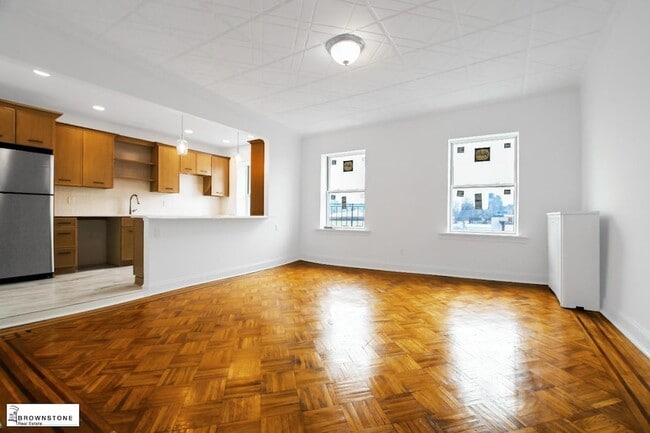 Building Photo - 81 1st Pl