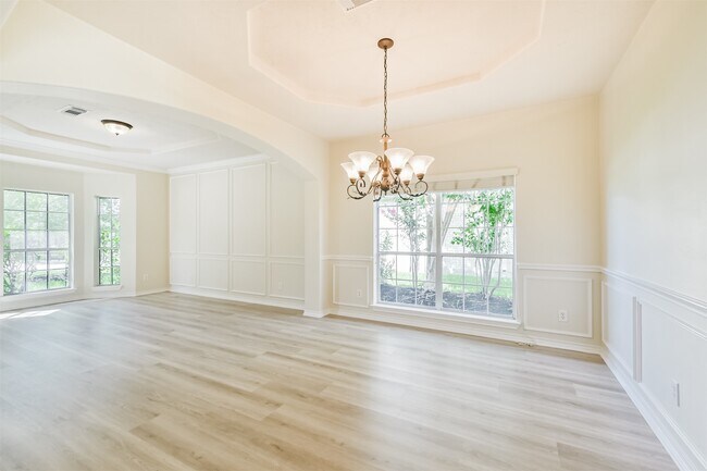 Building Photo - 11918 Mariposa Canyon Dr