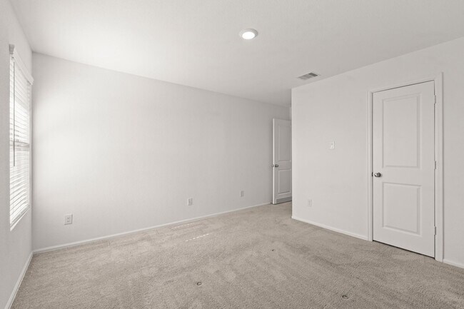 Building Photo - 5026 Lavaridge Dr