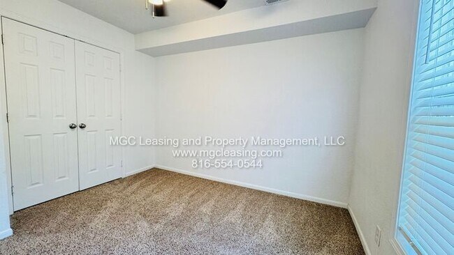 Building Photo - 3 bedroom Duplex with unique floor plan in...