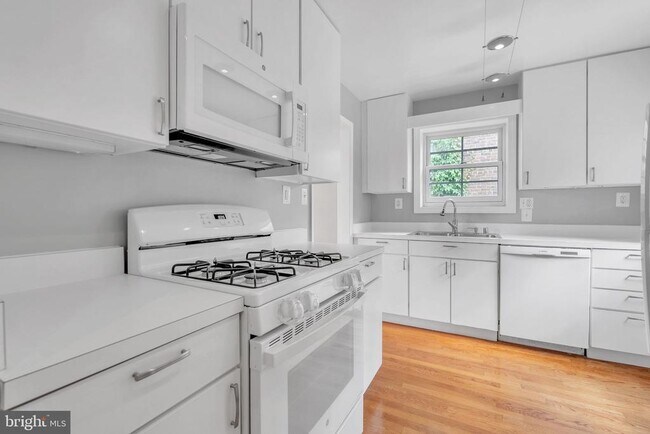 Building Photo - 4306 Alton Pl NW