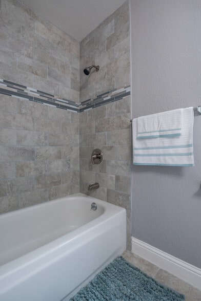 Guest Bath - 569 Argonaut St