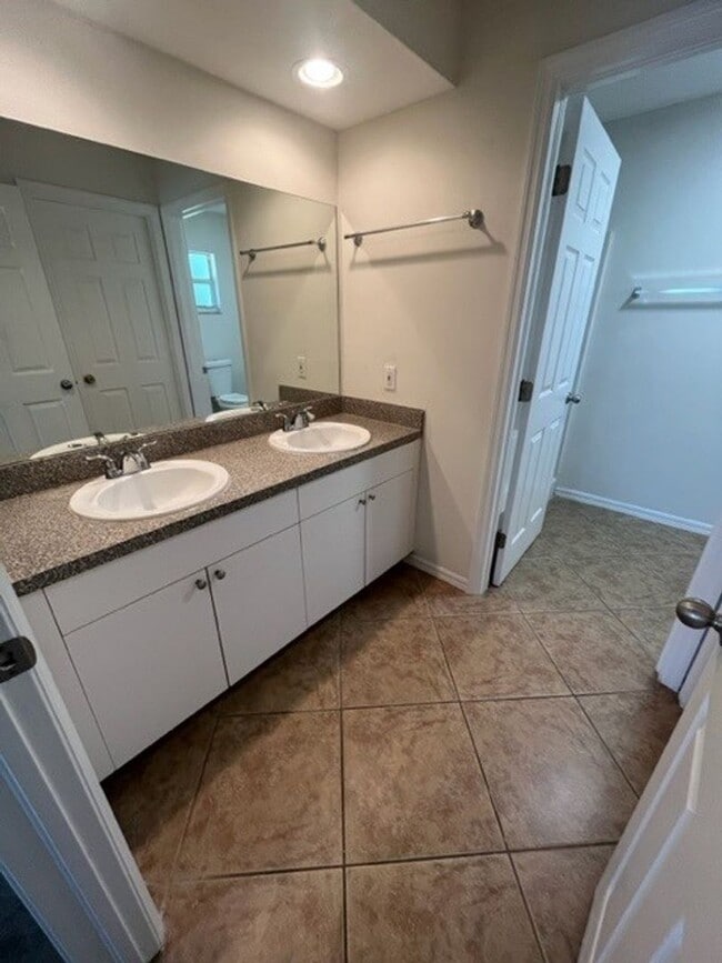 Building Photo - 1126 Calmar Ave