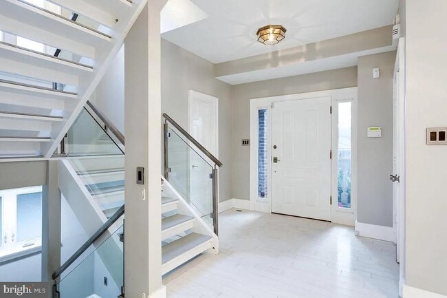 Building Photo - 4611 Charleston Terrace NW