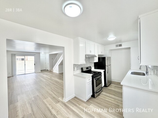 Building Photo - 16033 Vanowen St