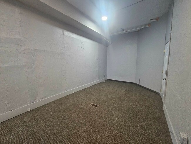 Building Photo - Studio Apartment Available for Rent