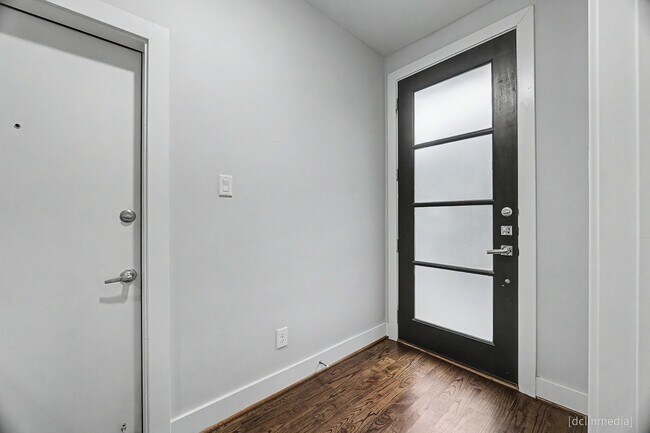 Building Photo - 1705 Alamo St