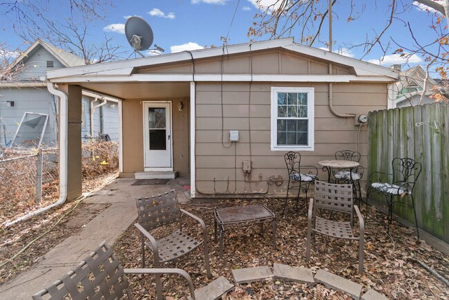 Building Photo - Adorable Home Walking Distance to KU Med & 39th Street