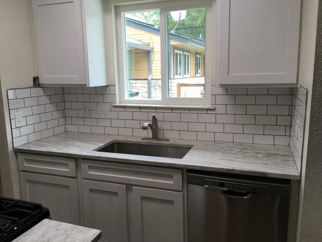 Building Photo - 5806 Cherry Park