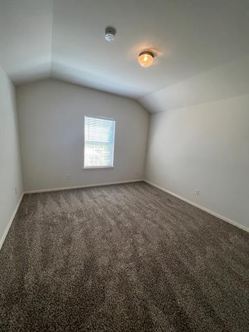 Building Photo - 2000 Meadow Park Dr