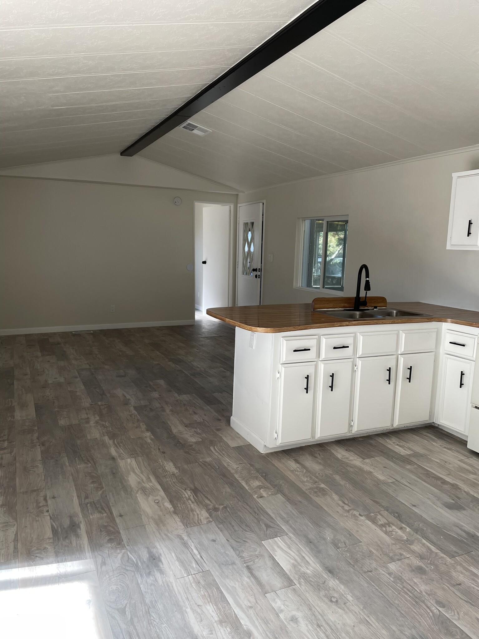 Building Photo - 9037 E Rancho Vista Dr