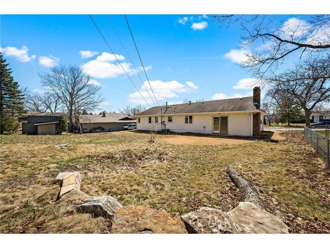Building Photo - 953 Redwood Dr
