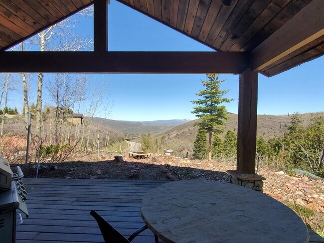 Building Photo - 7104 Canyon Dr