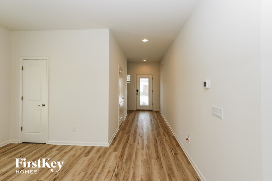 Building Photo - 456 Monet Ave