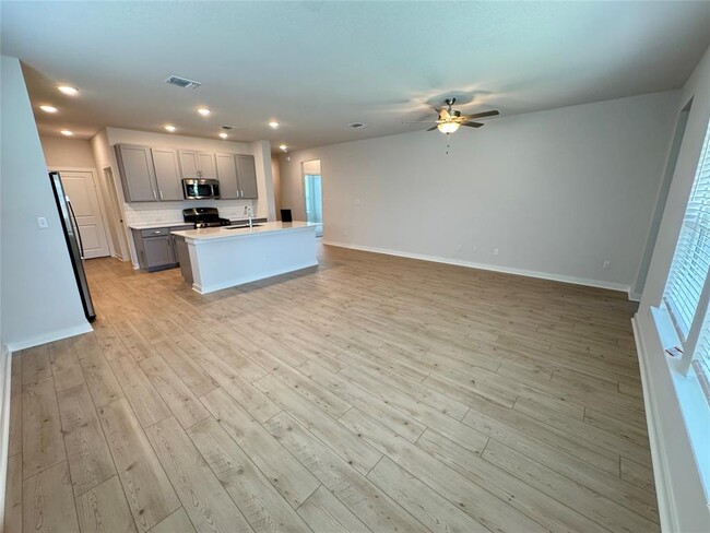 Building Photo - 102 Corn Ln