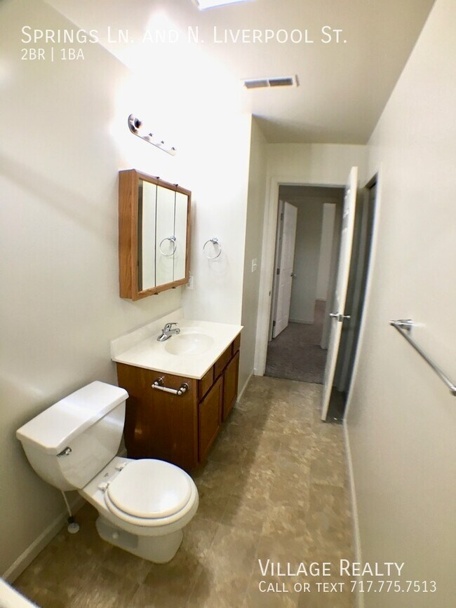 Building Photo - 85 Springs Ln