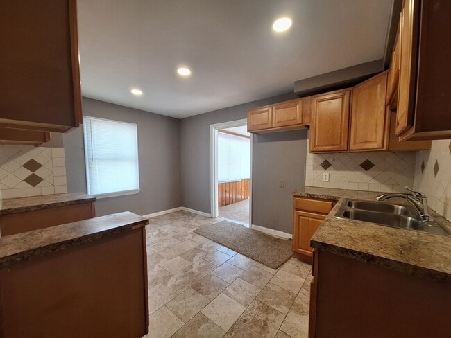 Building Photo - Come see your new home!