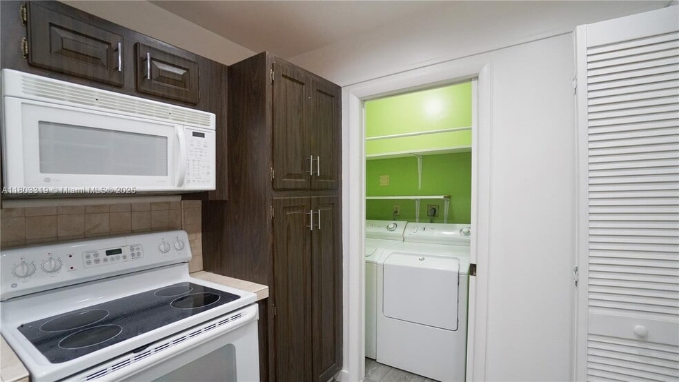 Building Photo - 3823 Estepona Ave