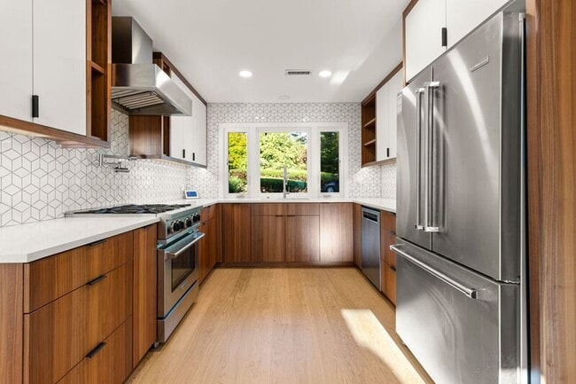 Building Photo - 3145 SW 98th Ave