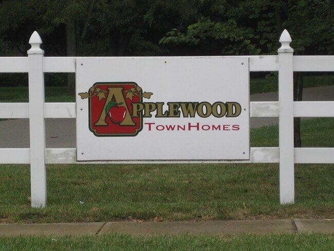 Building Photo - Applewood Townhomes - 13