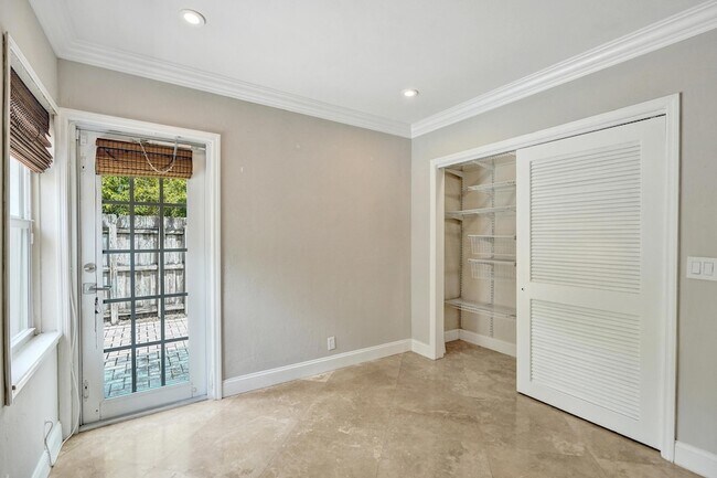 Building Photo - 1145 NE 12th Ave